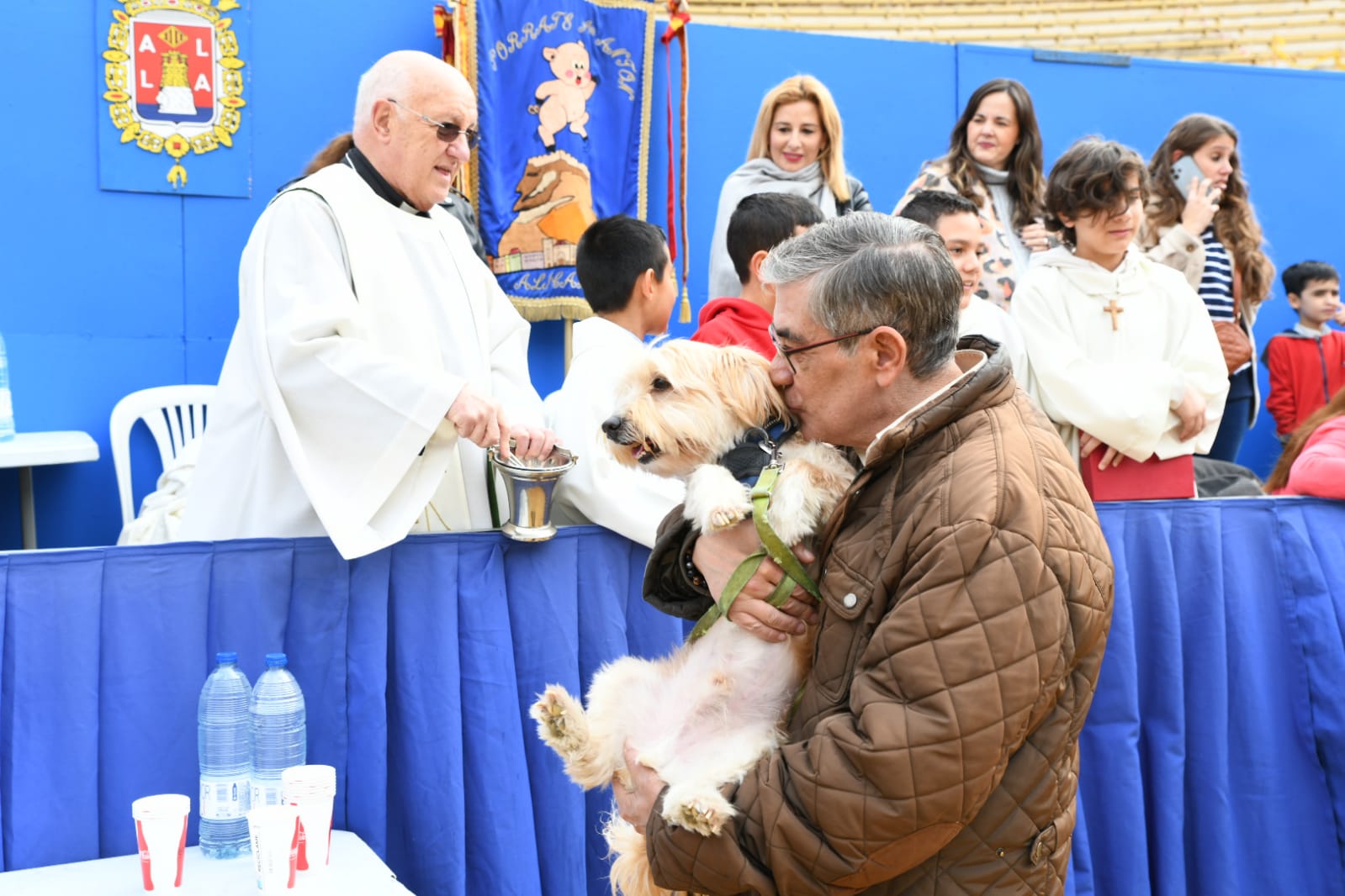 Las fiestas del Porrate de San Antón celebran su tradicional bendición de animales