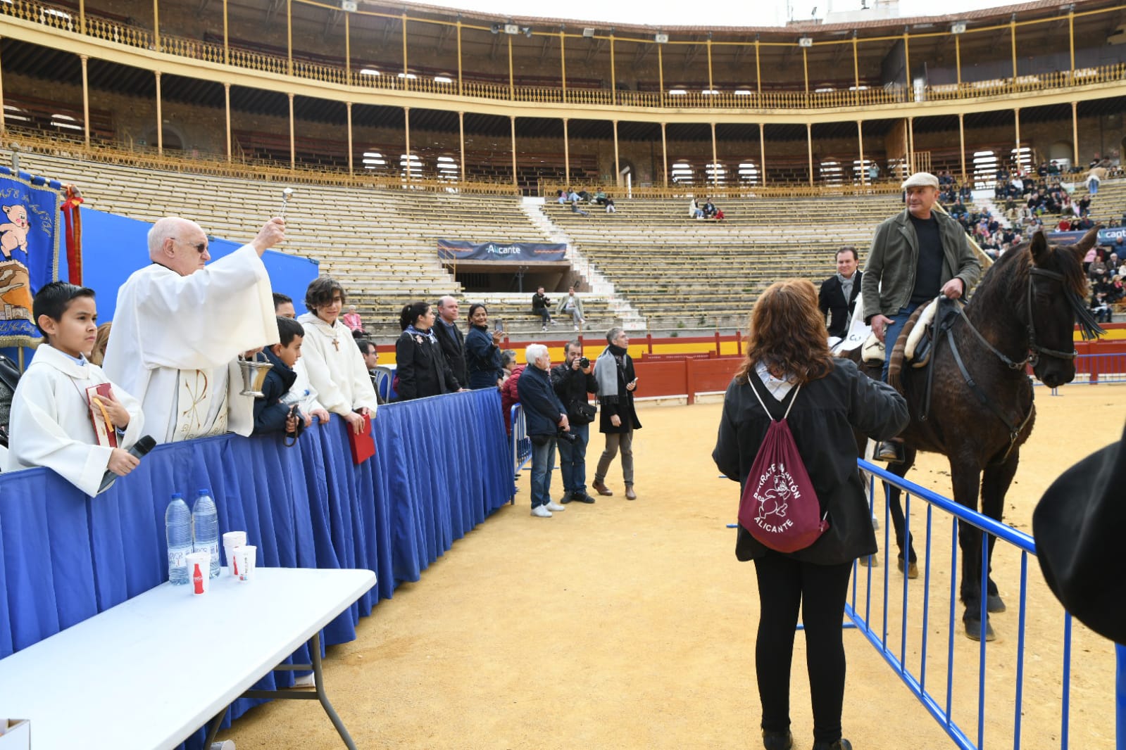 Las fiestas del Porrate de San Antón celebran su tradicional bendición de animales