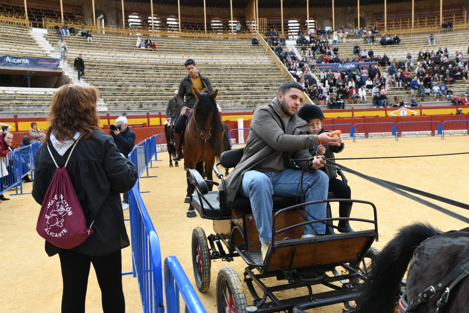 Las fiestas del Porrate de San Antón celebran su tradicional bendición de animales