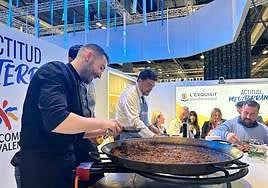 El alcalde de Alicante, en el 'showcooking' de arroz.