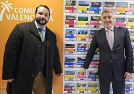 El alcalde de Orihuela, Pepe Vegara, y el edil de Turismo, Gonzalo Montoya, en la primer jornada de Fitur.