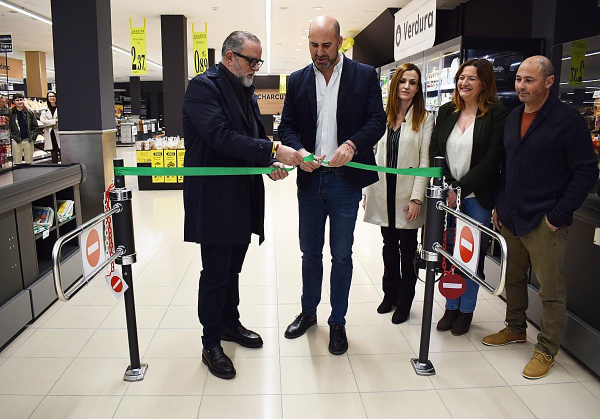 Imagen principal - Imágenes de la inauguración del supermercado en Castalla.
