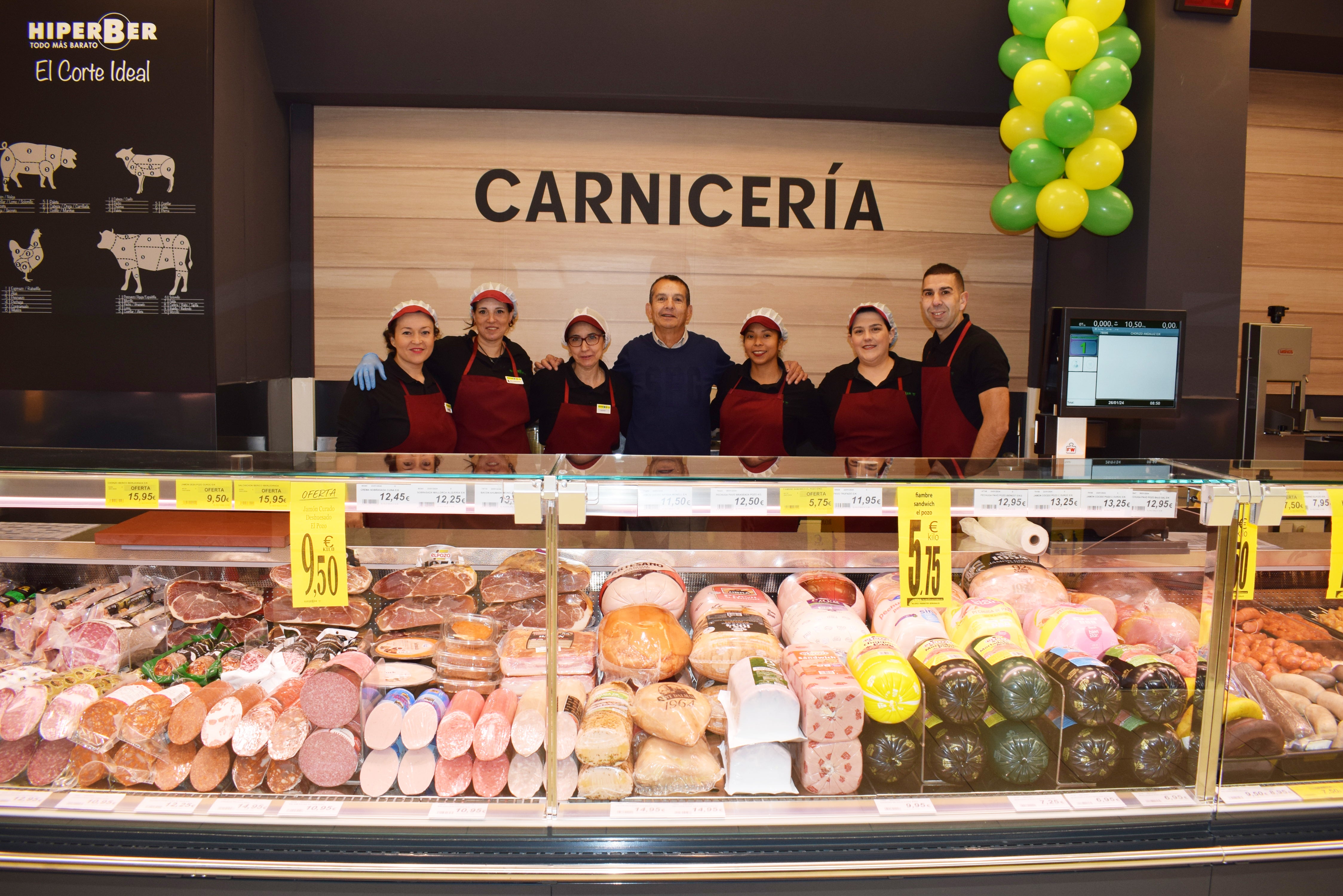Imagen secundaria 1 - Imágenes de la inauguración del supermercado en Castalla.