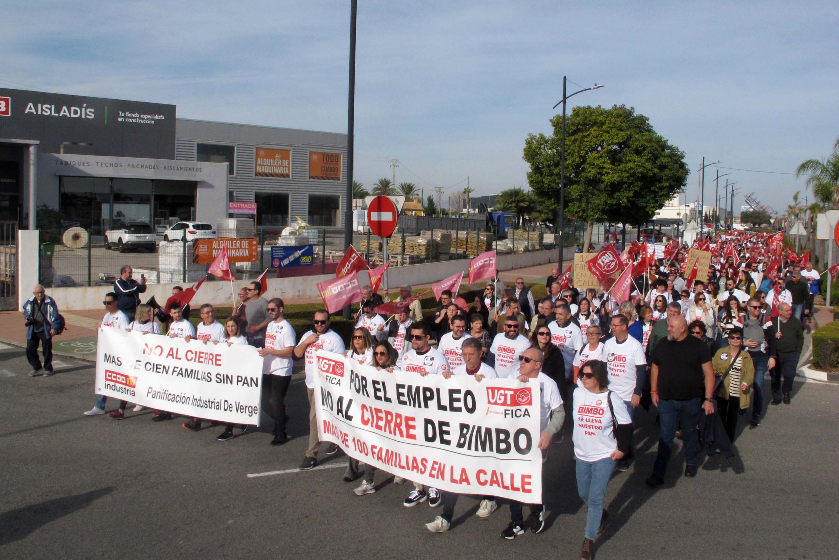 Manifestación contra el cierre de Bimbo en El Verger: «Se llevan nuestro pan»