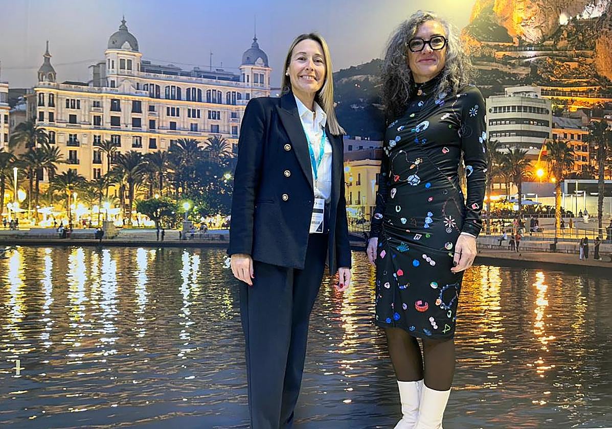 La edil de Comercio y Hostelería, Lidia López, junto a la presidenta de ARA, Gabriela Córdoba.