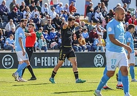 Soldevila, hoy el más destacado del equipo local, se lamenta tras una ocasión fallada.