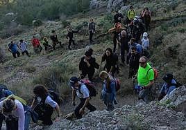 Grupo de excursionistas en Xaló.