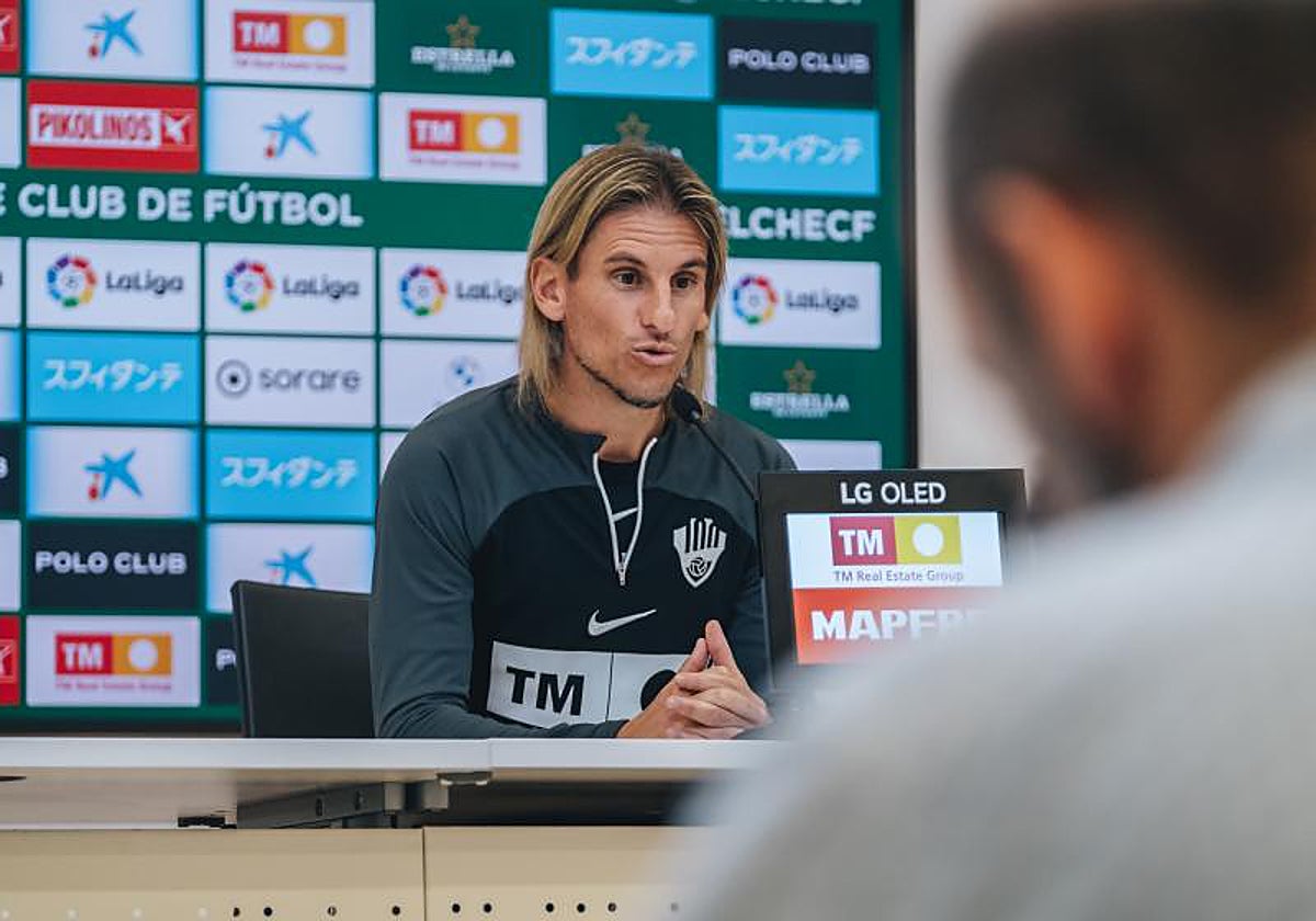 Sebastián Beccacece, en la sala de prensa del Martínez Valero.
