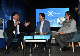 El alcalde de Alicante, Luis Barcala, en el foro 'TodoXAlicante'.