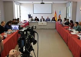 Pleno de Sant Joan celebrado en la Biblioteca Municipal.