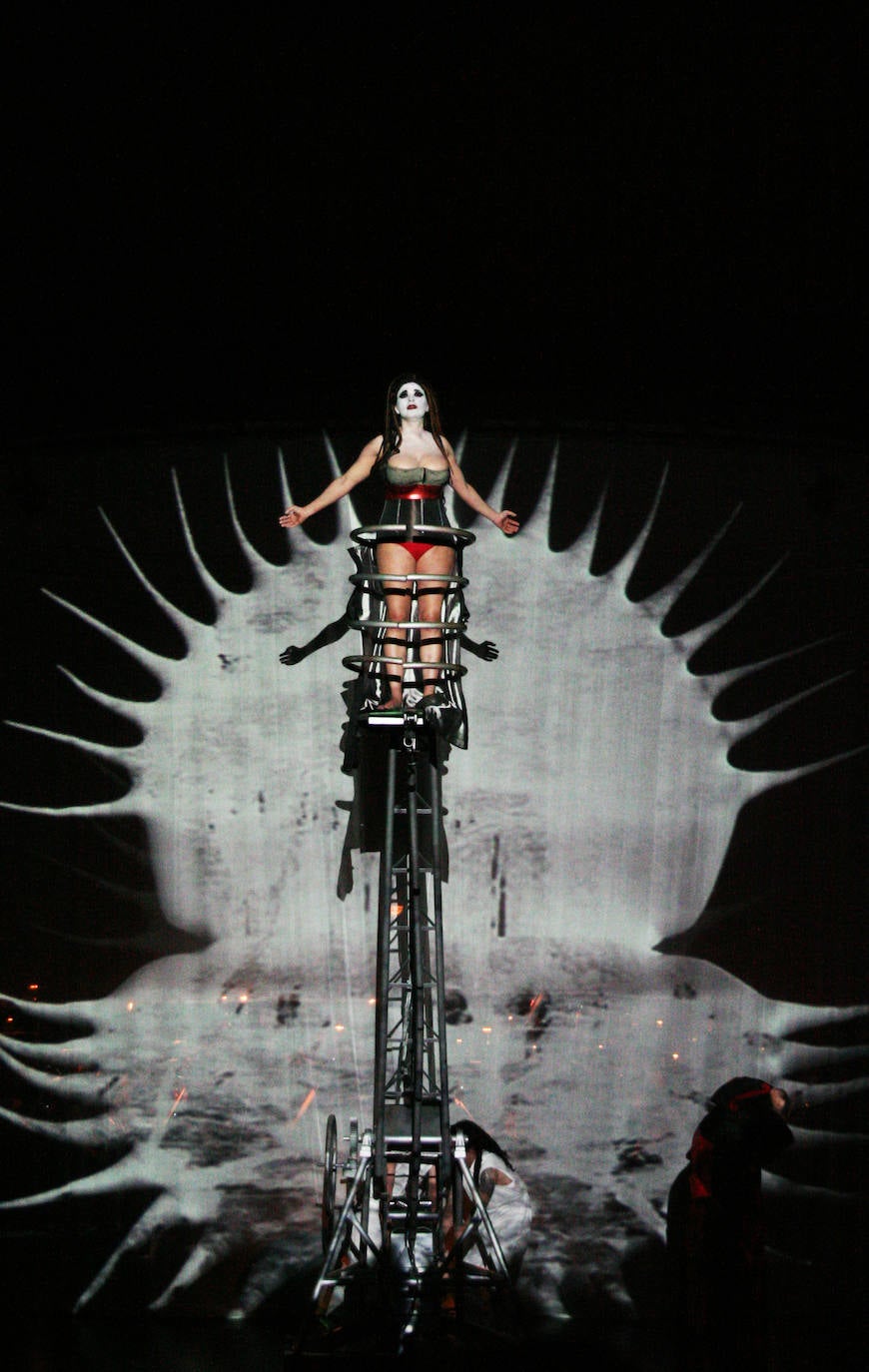 Imagen secundaria 2 - La Fura del Baus prorroga su &#039;Carmina Burana&#039; en el Teatro Principal de Alicante