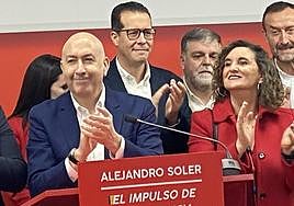 Rubén Alfaro, detrás de Alejandro Soler en la presentación de su precandidatura.
