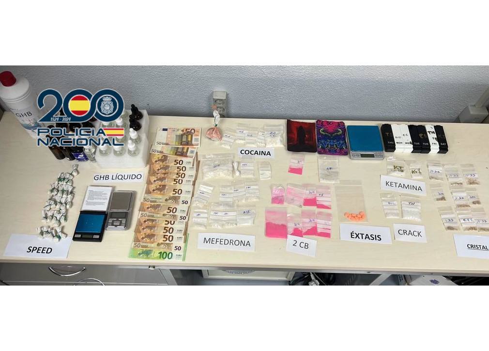 Imagen principal - La Policía desmantela un supermercado de droga instalado en el centro de Alicante