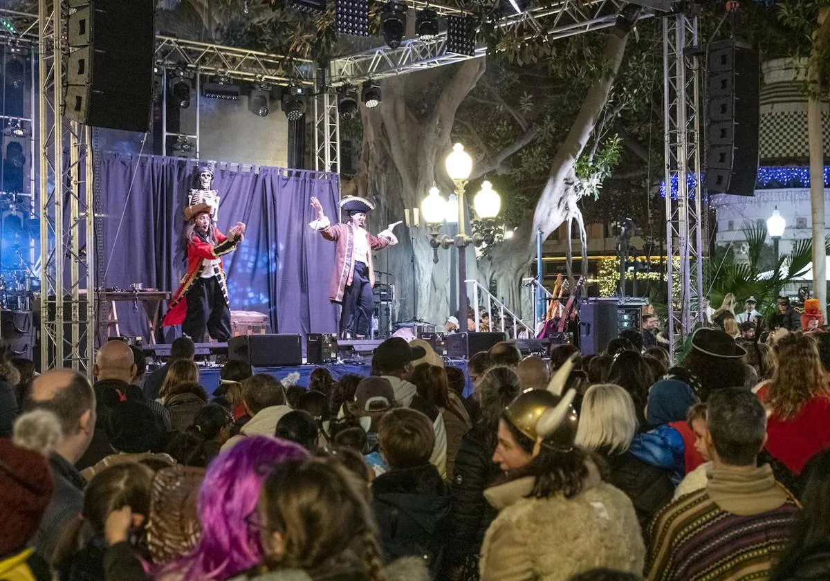 Imagen principal - Alicante montará dos escenarios para celebrar el Sábado Ramblero de Carnaval