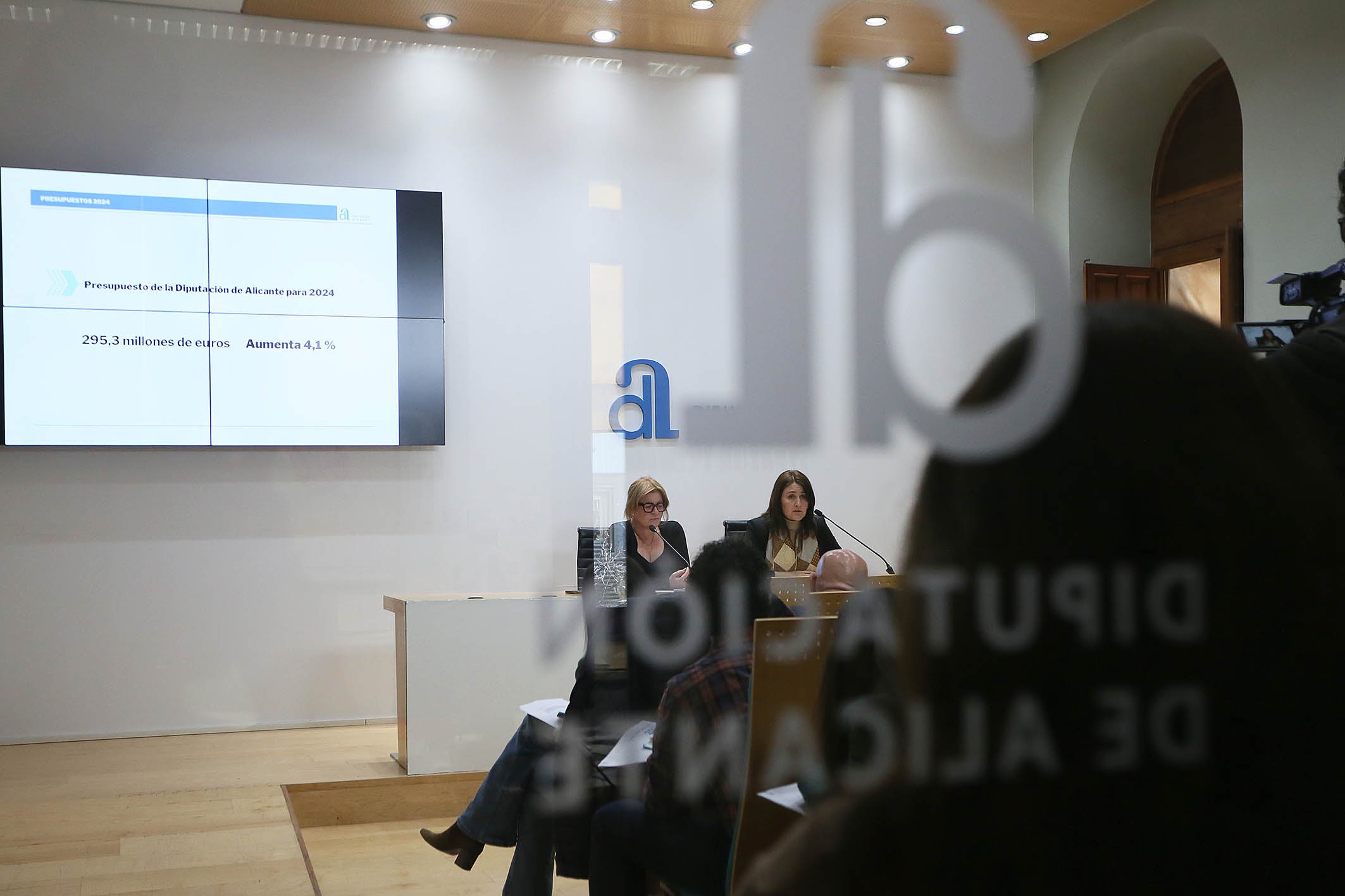 Aspecto de la sala de prensa de la Diputación durante la presentación de los presupuestos 2024.