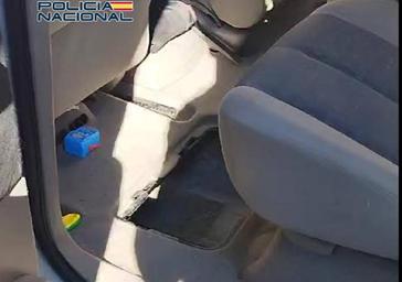 Cae una banda en la zona norte de Alicante que empleaba coches con doble fondo para traficar con cocaína