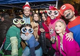 Grupo de jóvenes disfrazados