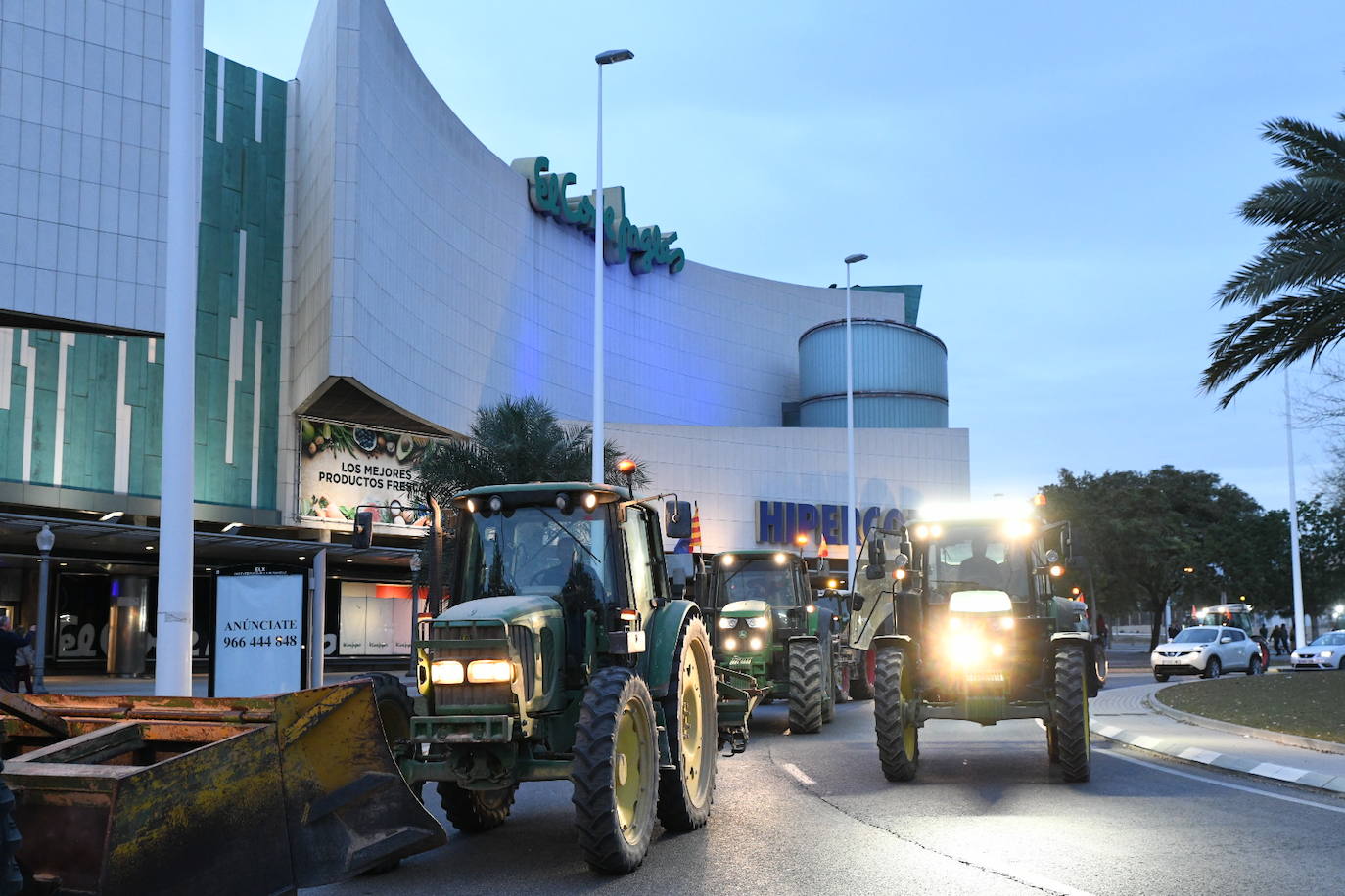 La tractorada de Elche en imágenes