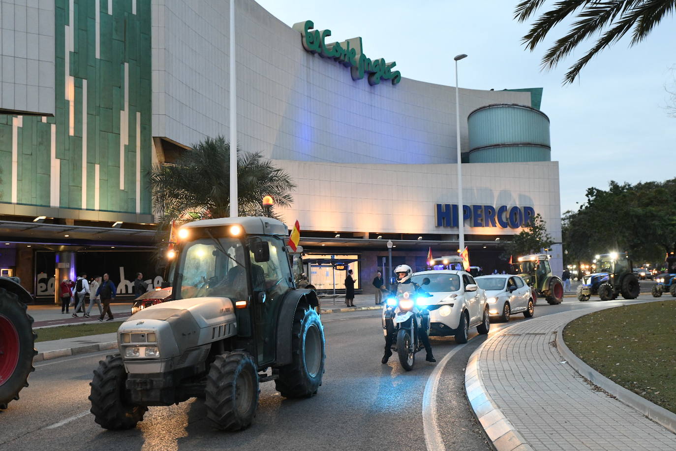 La tractorada de Elche en imágenes