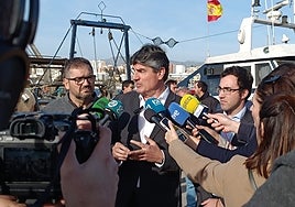 Marcos Zaragoza, junto al Patrón Mayor, en el puerto de La Vila