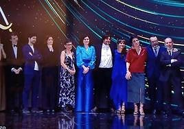 El equipo de 'Mientras seas tú' en los Goya 2024.
