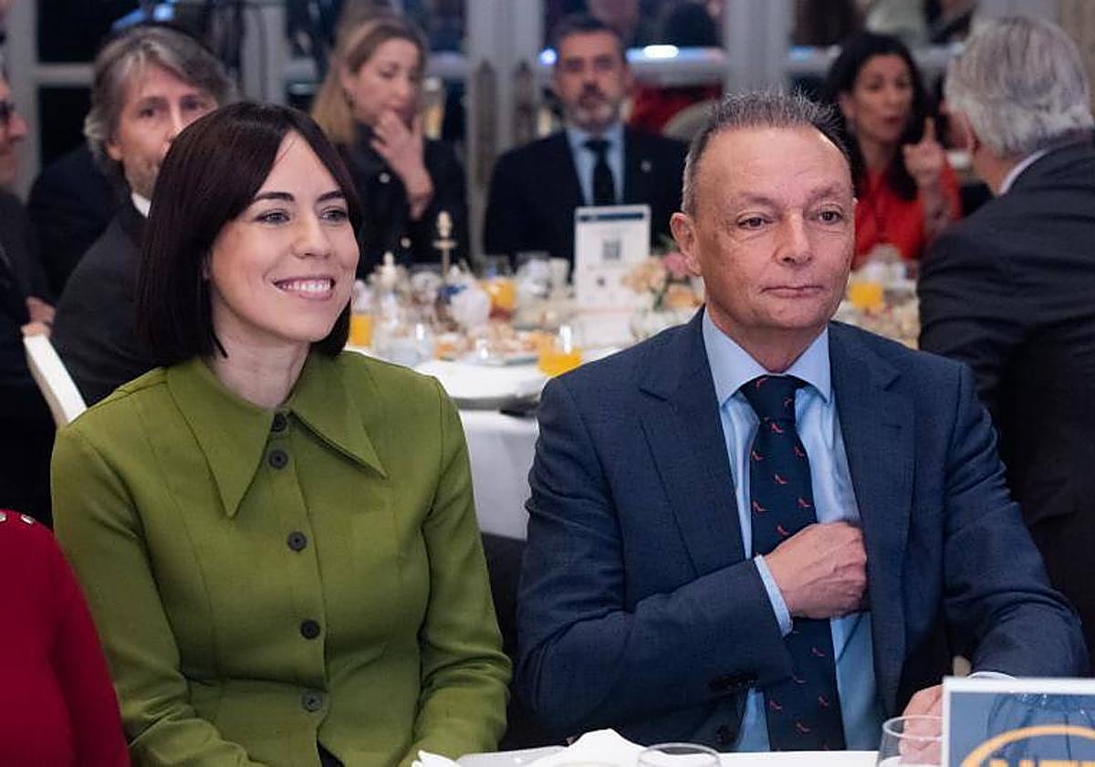 La ministra de Ciencia, Diana Morant, con el presidente de la CEV, Salvador Navarro.