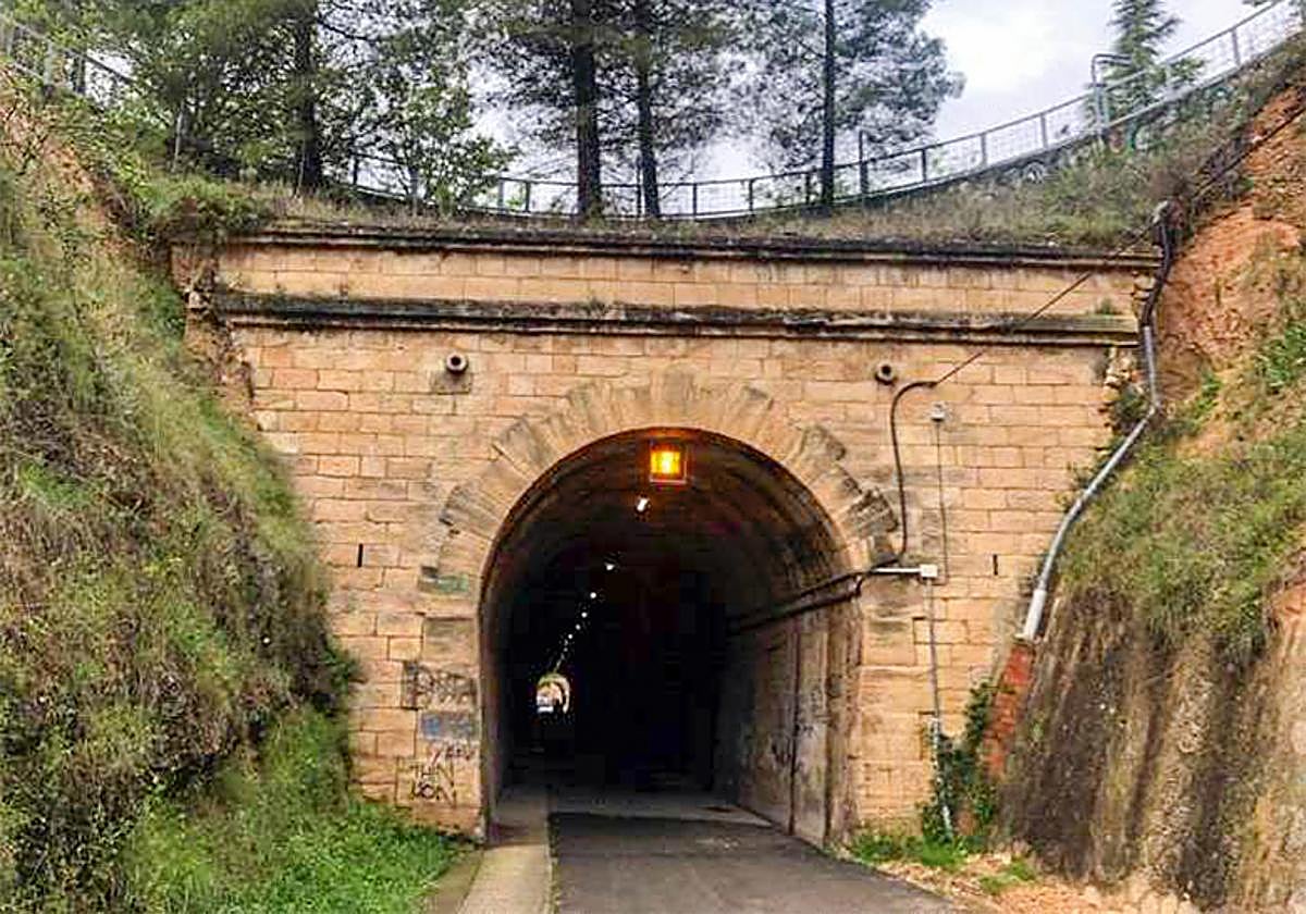 Uno de los túneles de la vía verde de Alcoi.