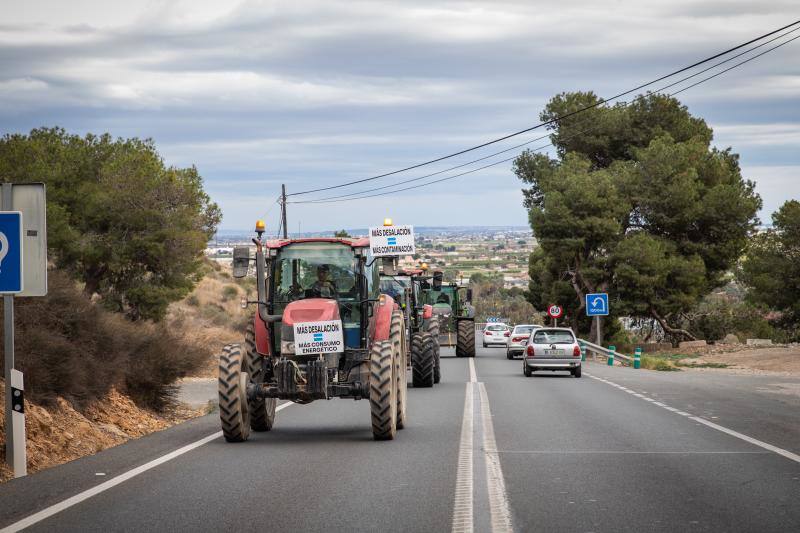 La marcha de tractores a Orihuela, en imágenes