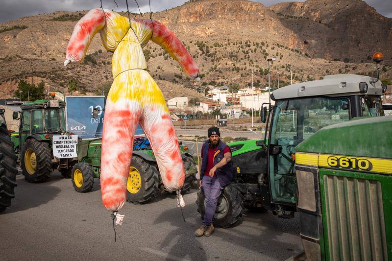 Imagen secundaria 2 - Las protestas de los agricultores provocan un choque entre Generalitat y Gobierno