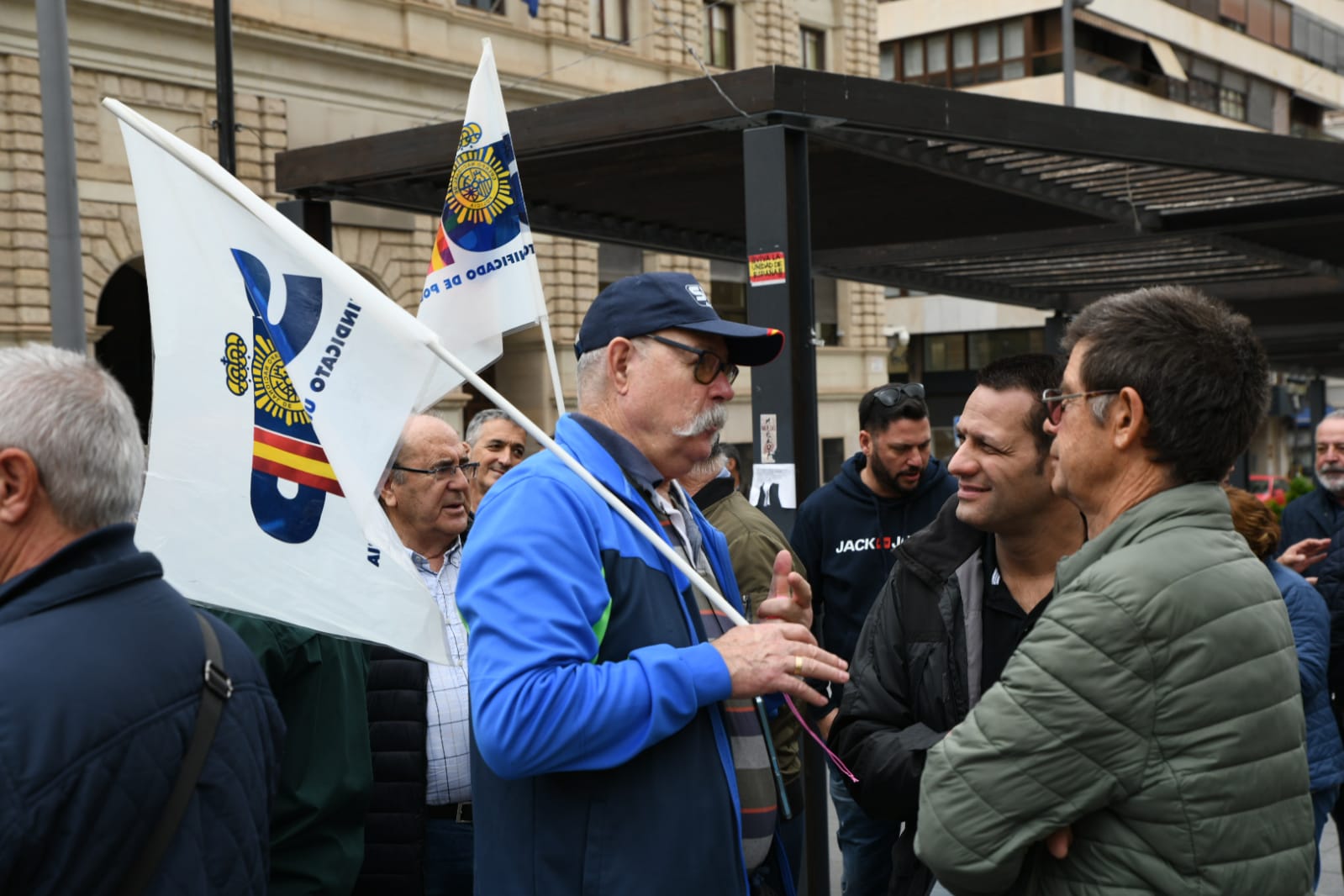 Policías y guardias civiles exigen en Alicante igualdad con el resto de cuerpos policiales