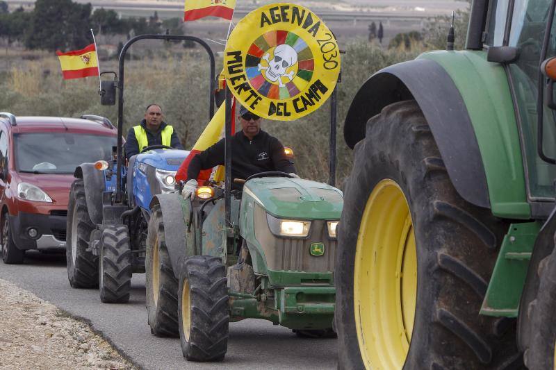 Imagen secundaria 2 - Las protestas de los agricultores provocan un choque entre Generalitat y Gobierno