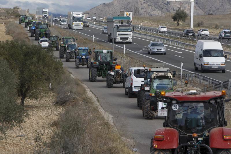 Imagen secundaria 1 - Las protestas de los agricultores provocan un choque entre Generalitat y Gobierno