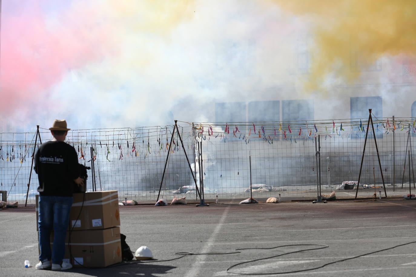 La mascletà de las Hogueras de Alicante en el ADDA, foto a foto