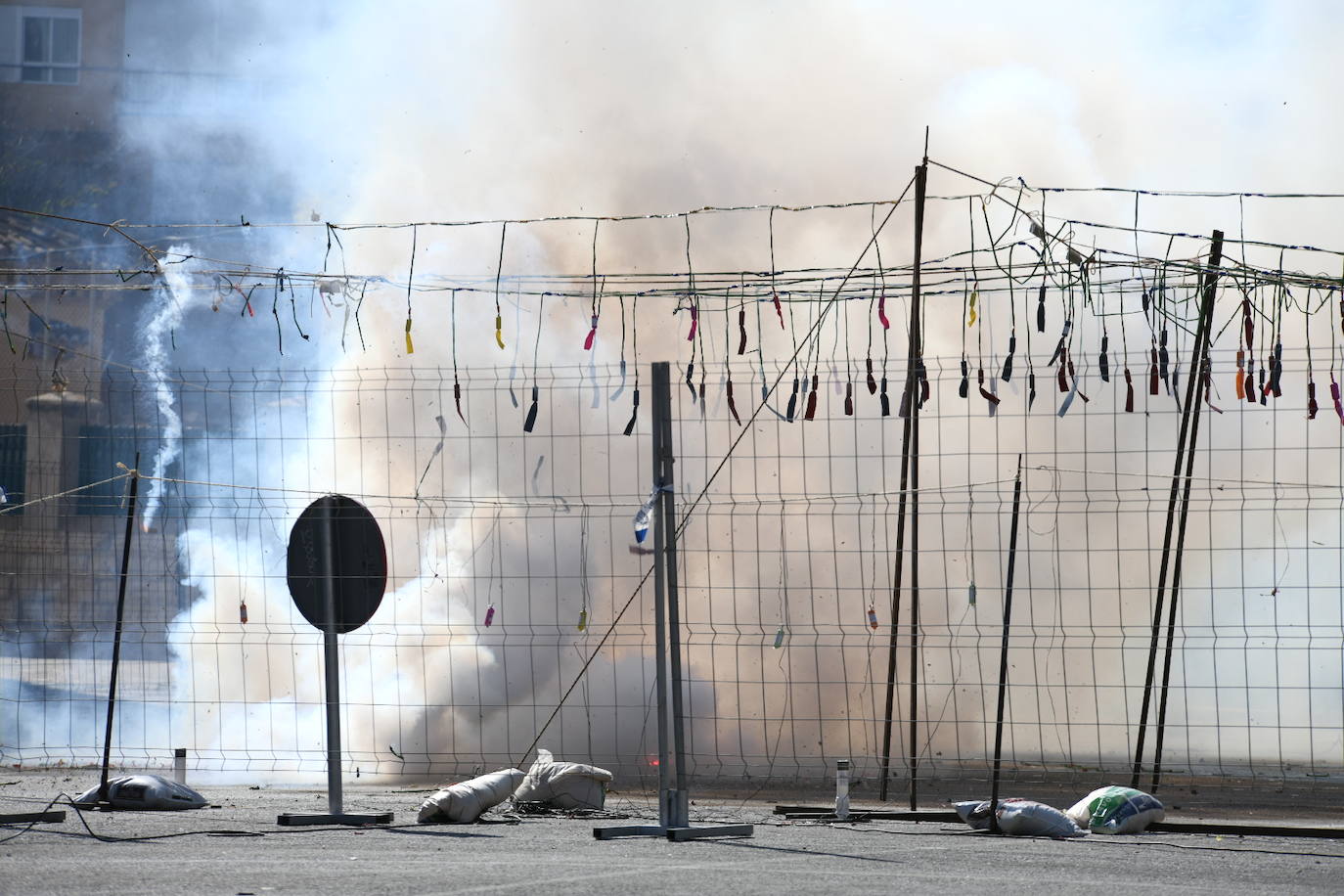La mascletà de las Hogueras de Alicante en el ADDA, foto a foto