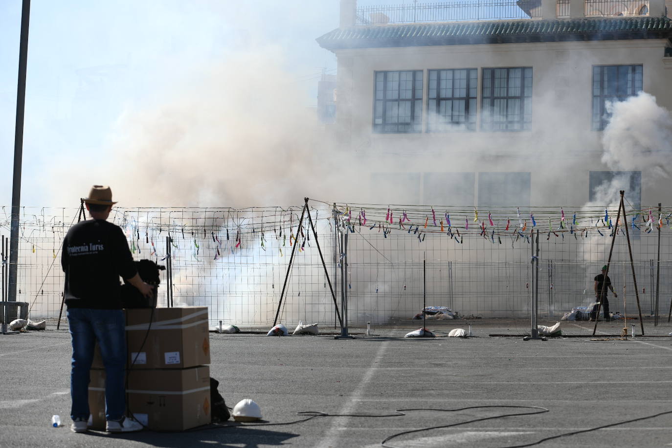 La mascletà de las Hogueras de Alicante en el ADDA, foto a foto