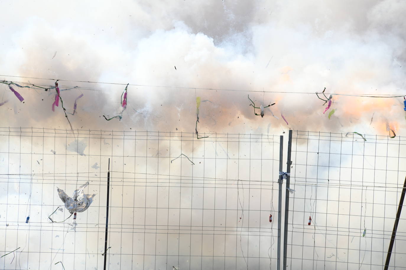 La mascletà de las Hogueras de Alicante en el ADDA, foto a foto