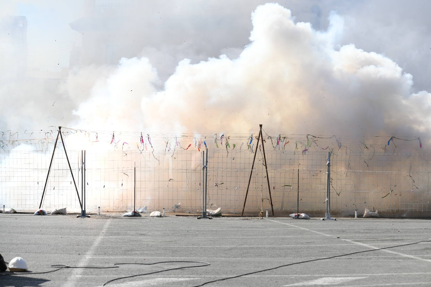 La mascletà de las Hogueras de Alicante en el ADDA, foto a foto