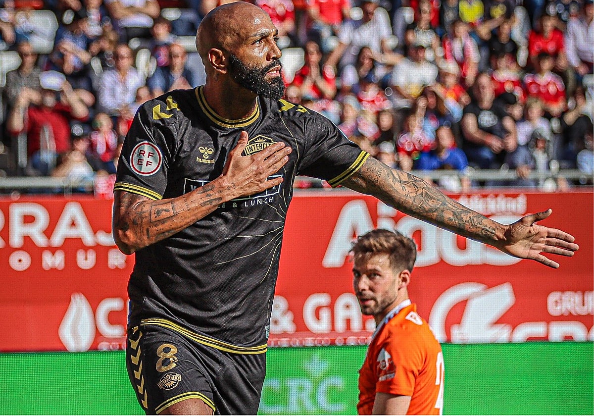 Emilio Nsue celebra el gol que ha dado la victoria al conjunto alicantino.