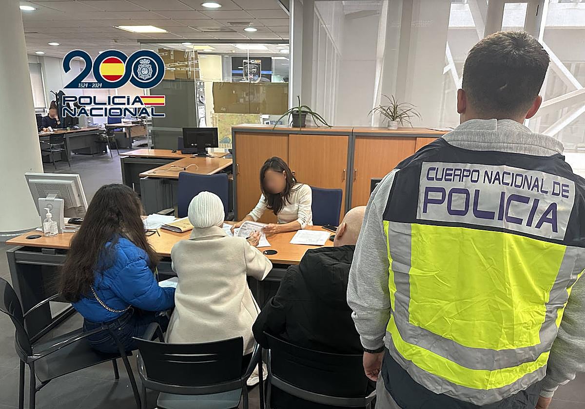 Tres de los detenidos en la Comisaría Provincial de Alicante.