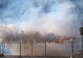 Disparo de mascletà en las Hogueras de San Juan.