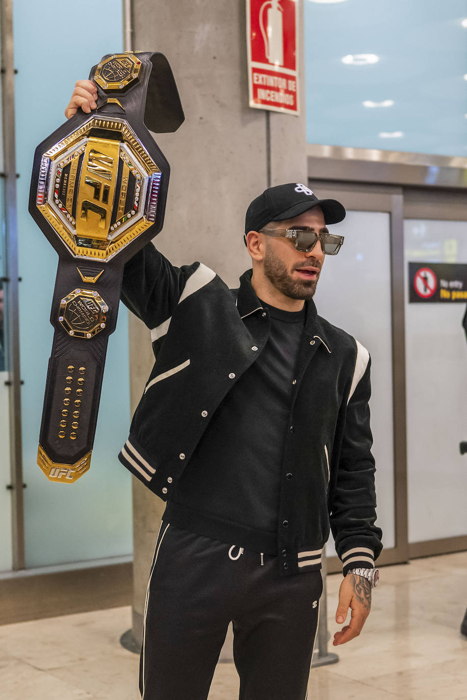 La llegada de Topuria a España, en imágenes