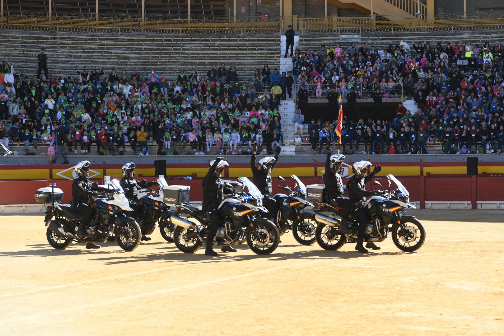 Imágenes de la espectacular exhibición de la Policía Nacional en Alicante