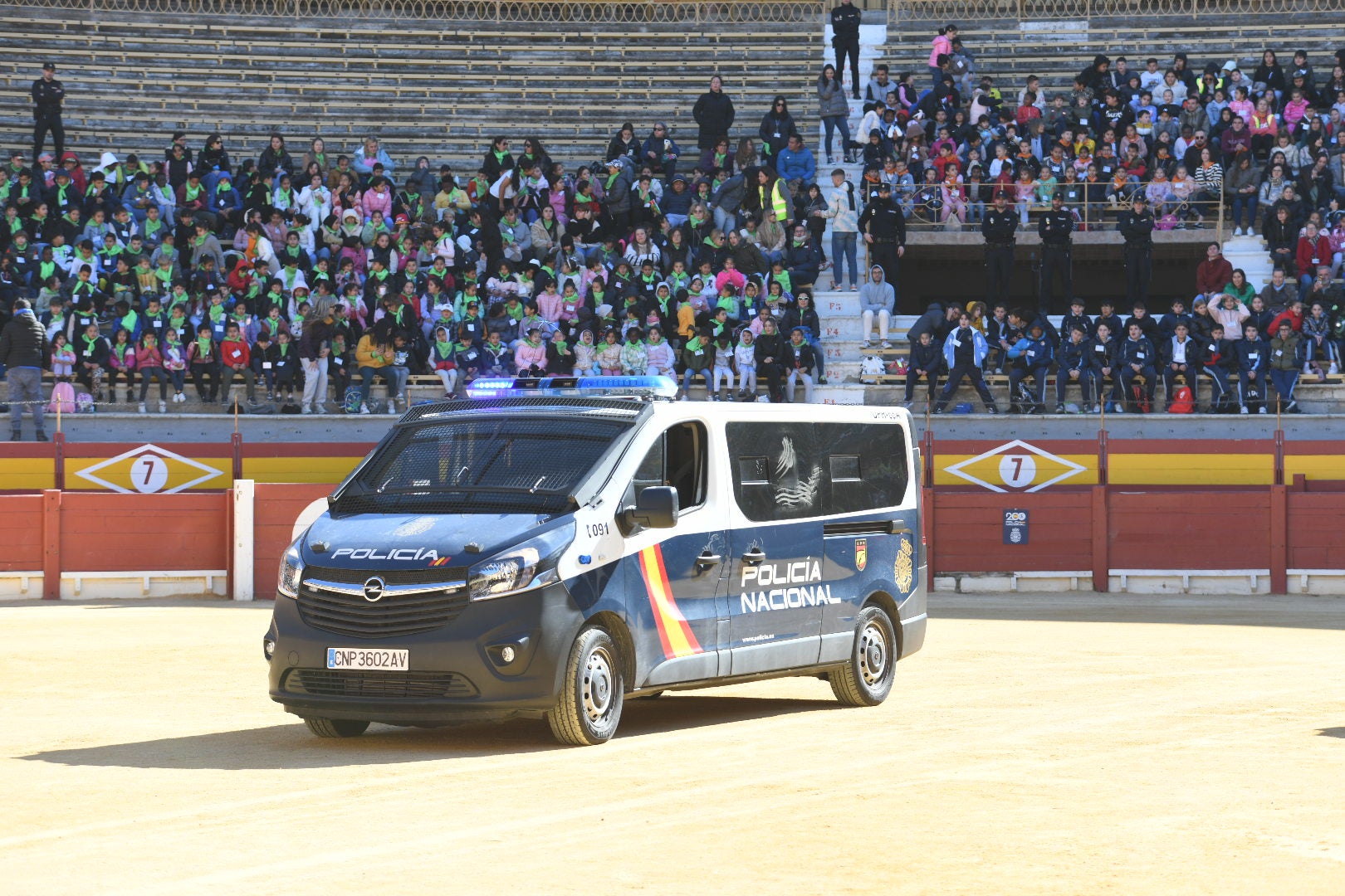 Imágenes de la espectacular exhibición de la Policía Nacional en Alicante