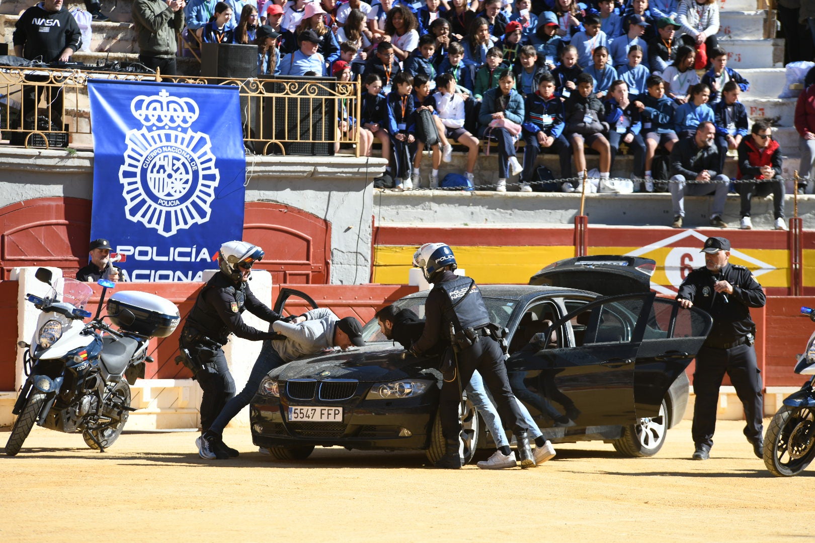 Imágenes de la espectacular exhibición de la Policía Nacional en Alicante