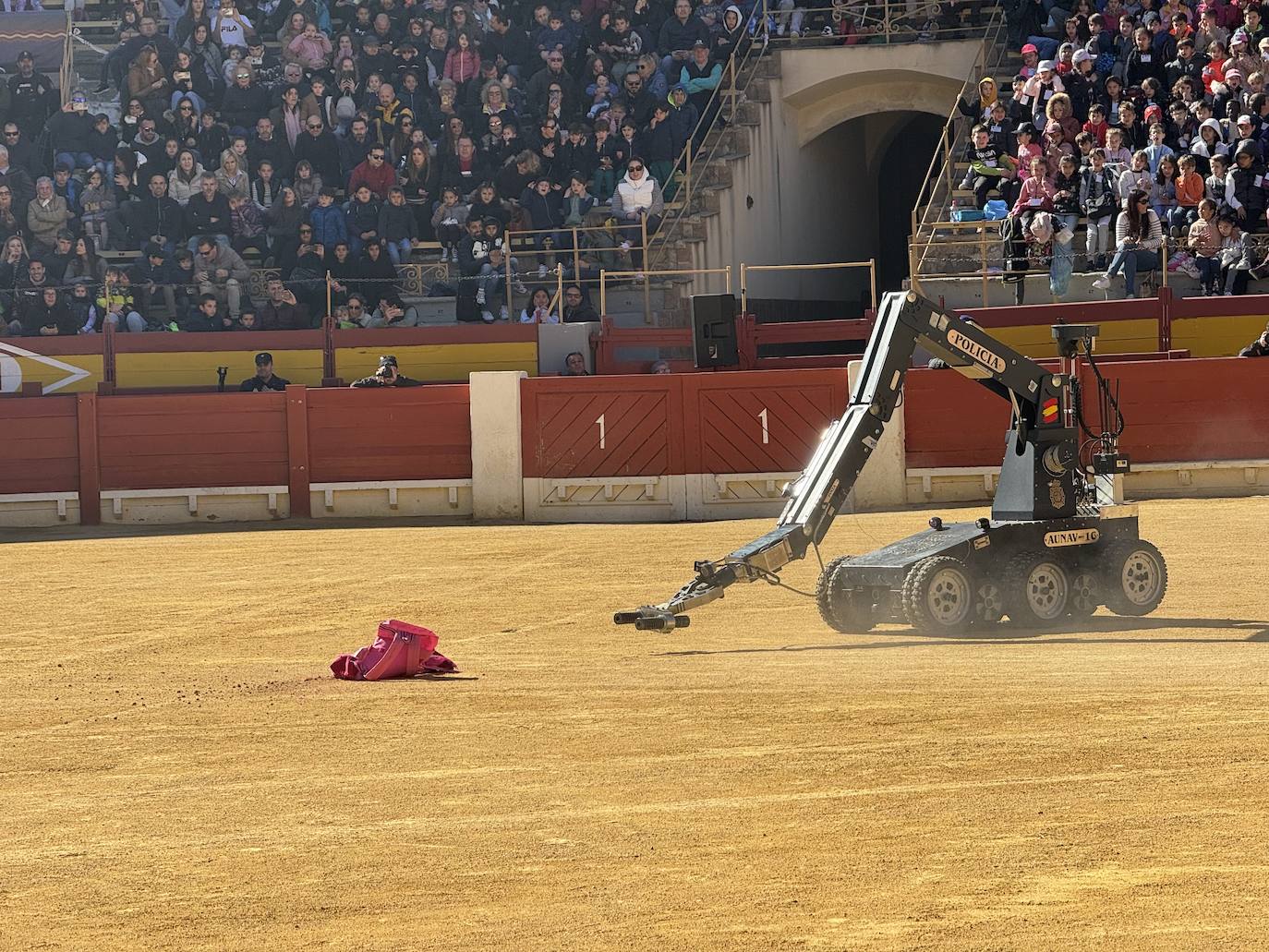 Imágenes de la espectacular exhibición de la Policía Nacional en Alicante