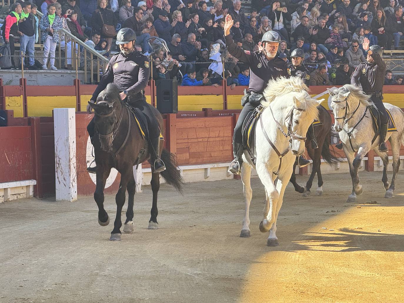 Imágenes de la espectacular exhibición de la Policía Nacional en Alicante