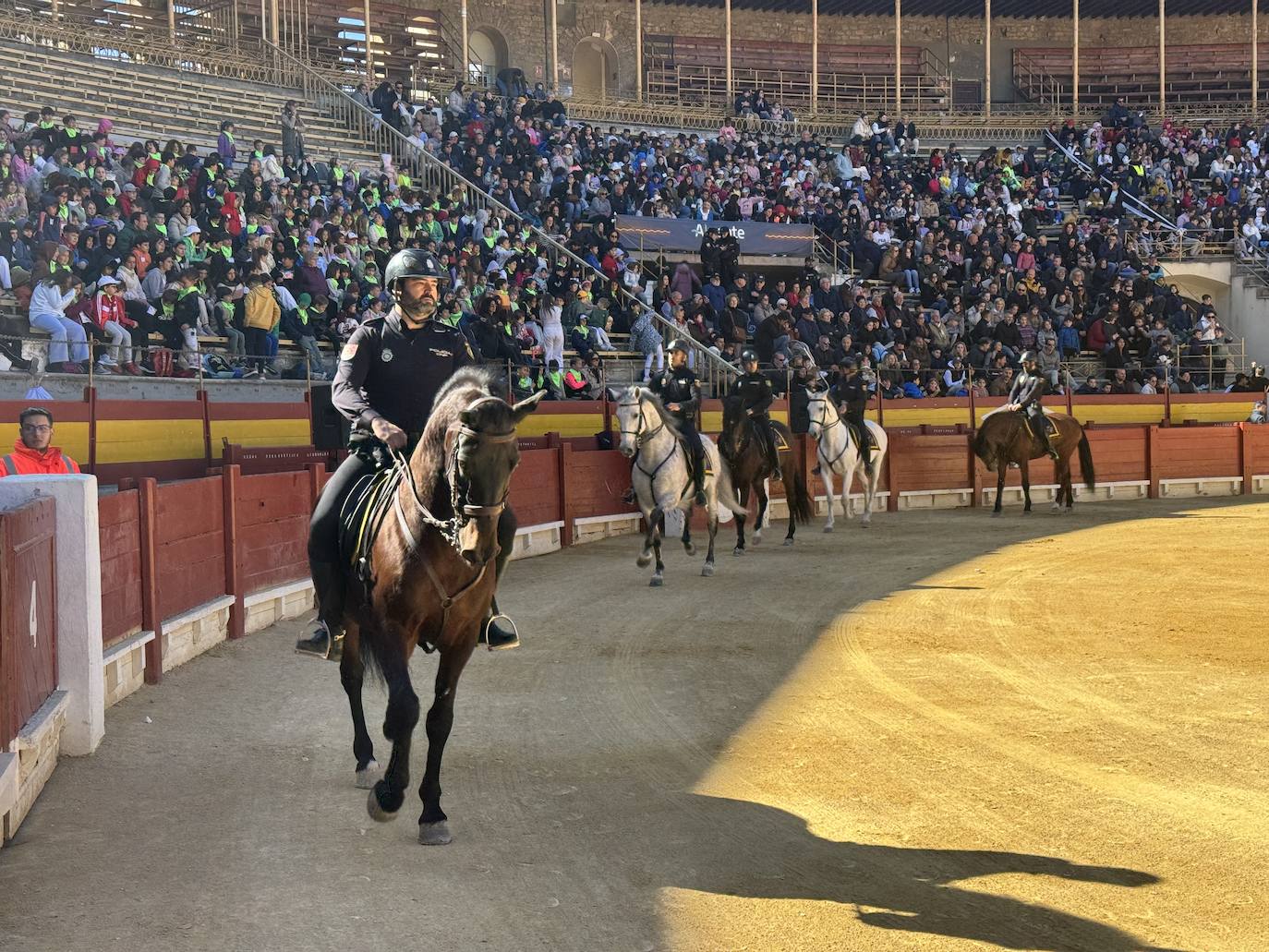 Imágenes de la espectacular exhibición de la Policía Nacional en Alicante