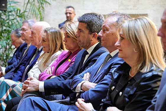 Salvador Navarro flanqueado por Carlos Mazón y Nuria Montes.