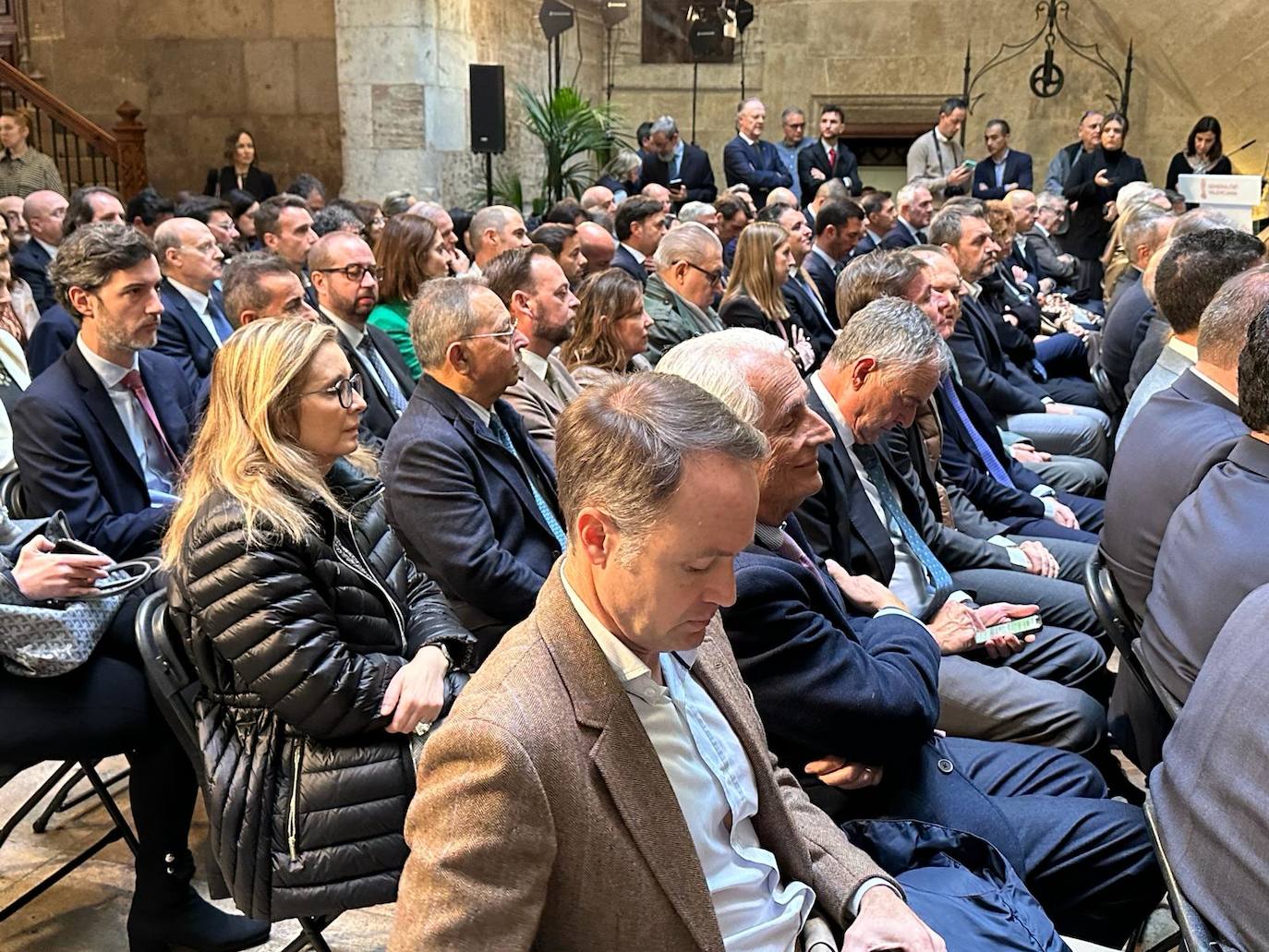 Imagen secundaria 2 - Varios momento del acto del Día de la Empresa celebrado en el Palau. 