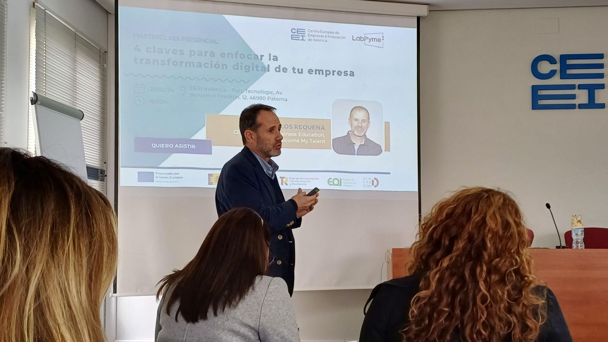 Juan Carlos Requena, durante una clase del programa.